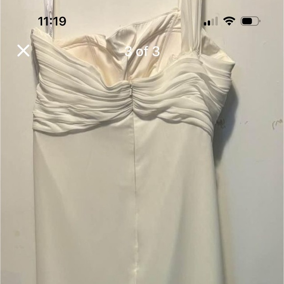 Elegant gown - Picture 3 of 3